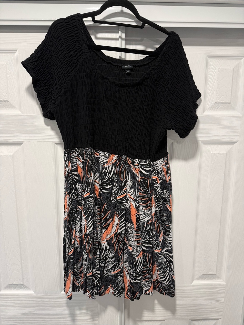 TORRID Women’s Black Top with Black, White & Coral Printed Skirt Dress SIZE:3